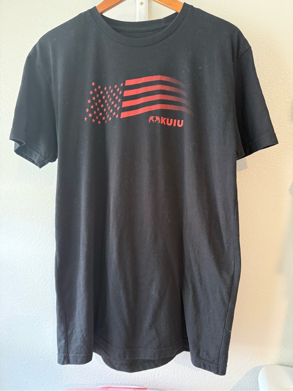 KUIU Black Short-Sleeve T-Shirt with Red Flag Graphic